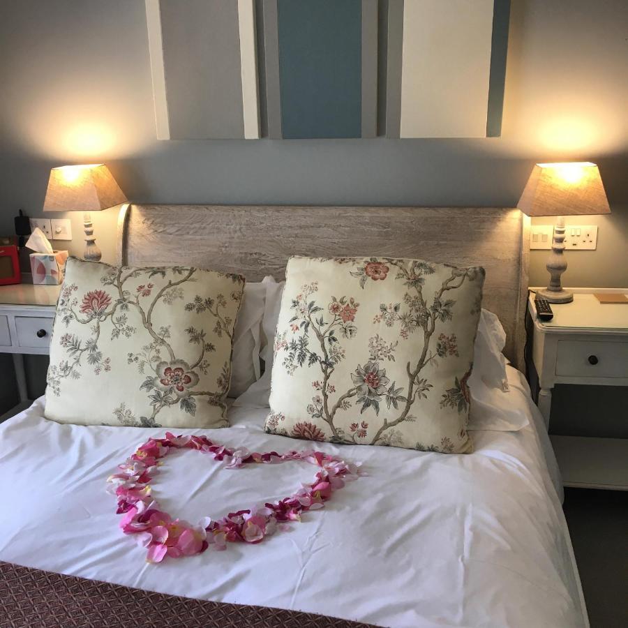 The Three Hills Hotel Bartlow Luaran gambar
